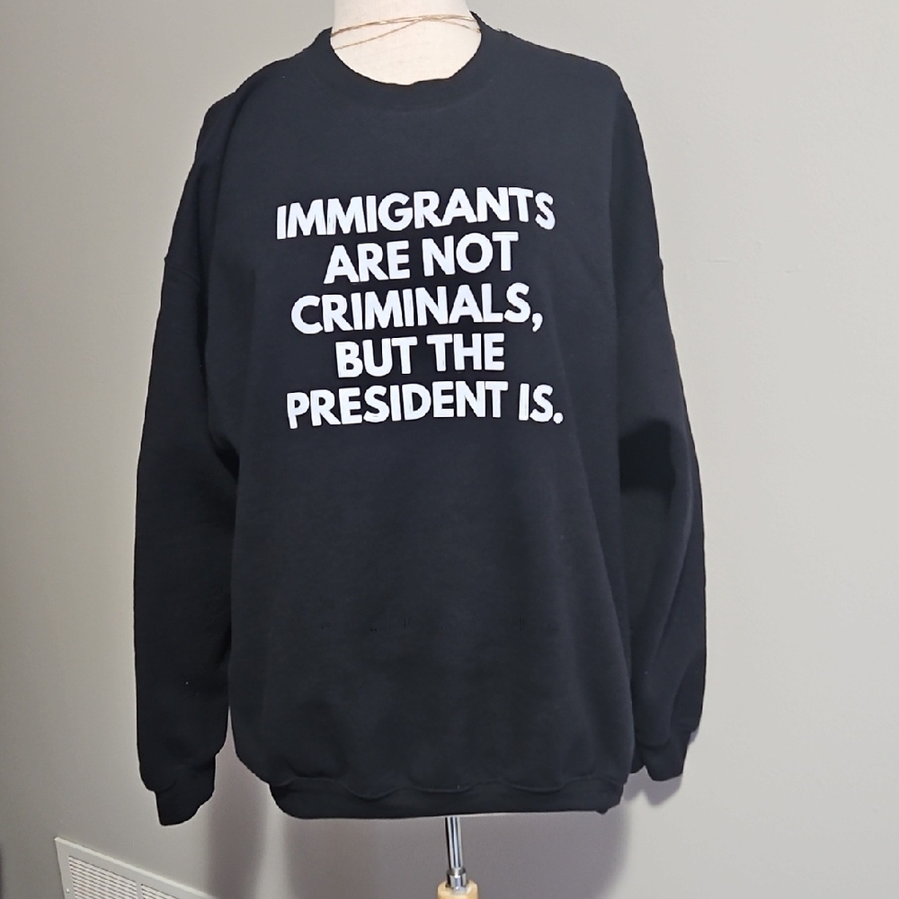 Gildan Black Sweatshirt
